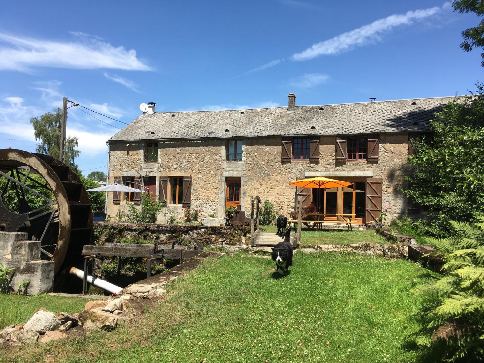 Le Moulin de Razou Bed and Breakfast Brassy Eksteriør billede